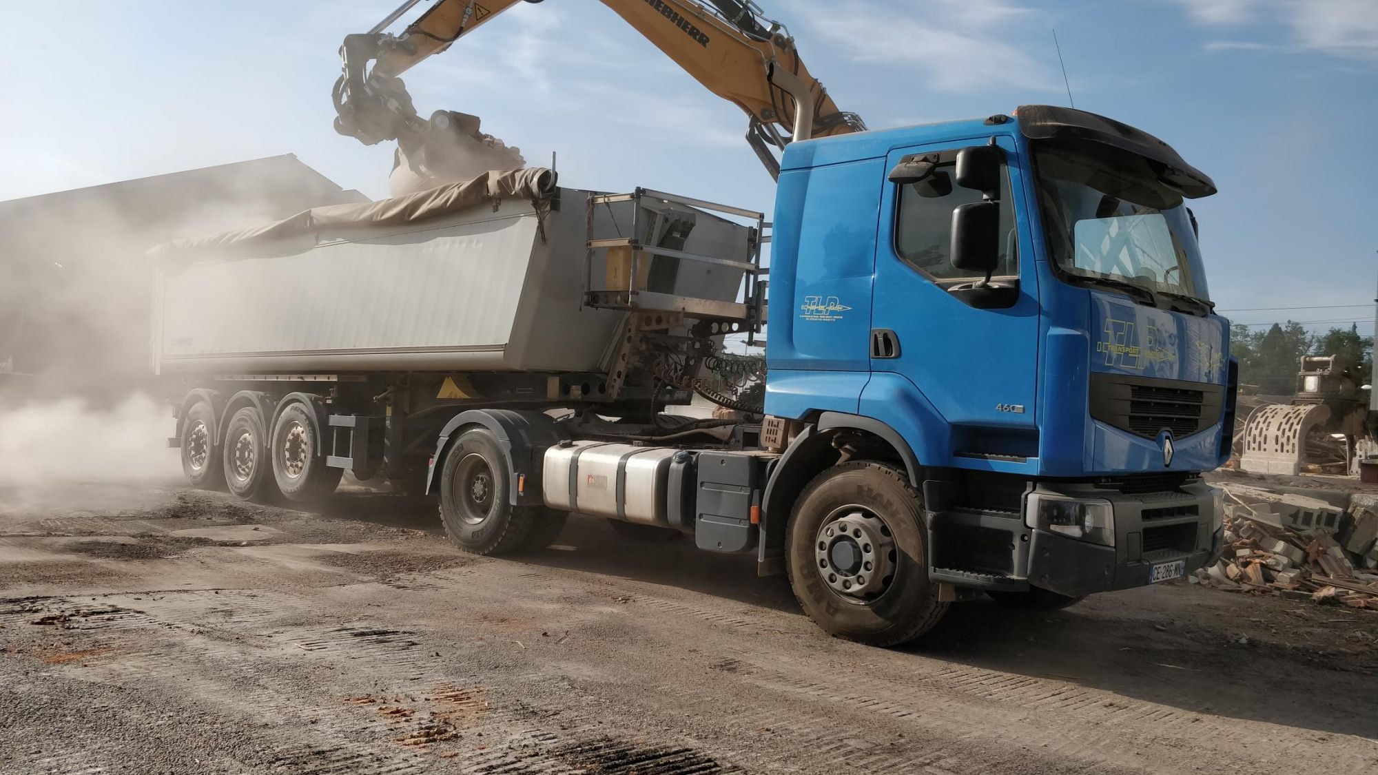 Location de camions avec chauffeur pour le transport de matériaux autour de Saint-Dié et Épinal Golbey 0