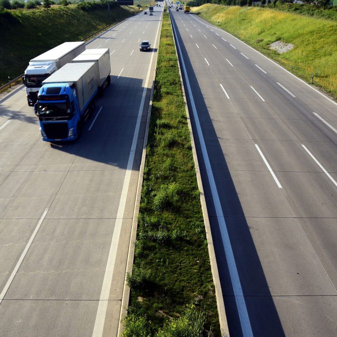 Location de camions avec chauffeur pour le transport de matériaux autour de Saint-Dié et Épinal Molsheim 2